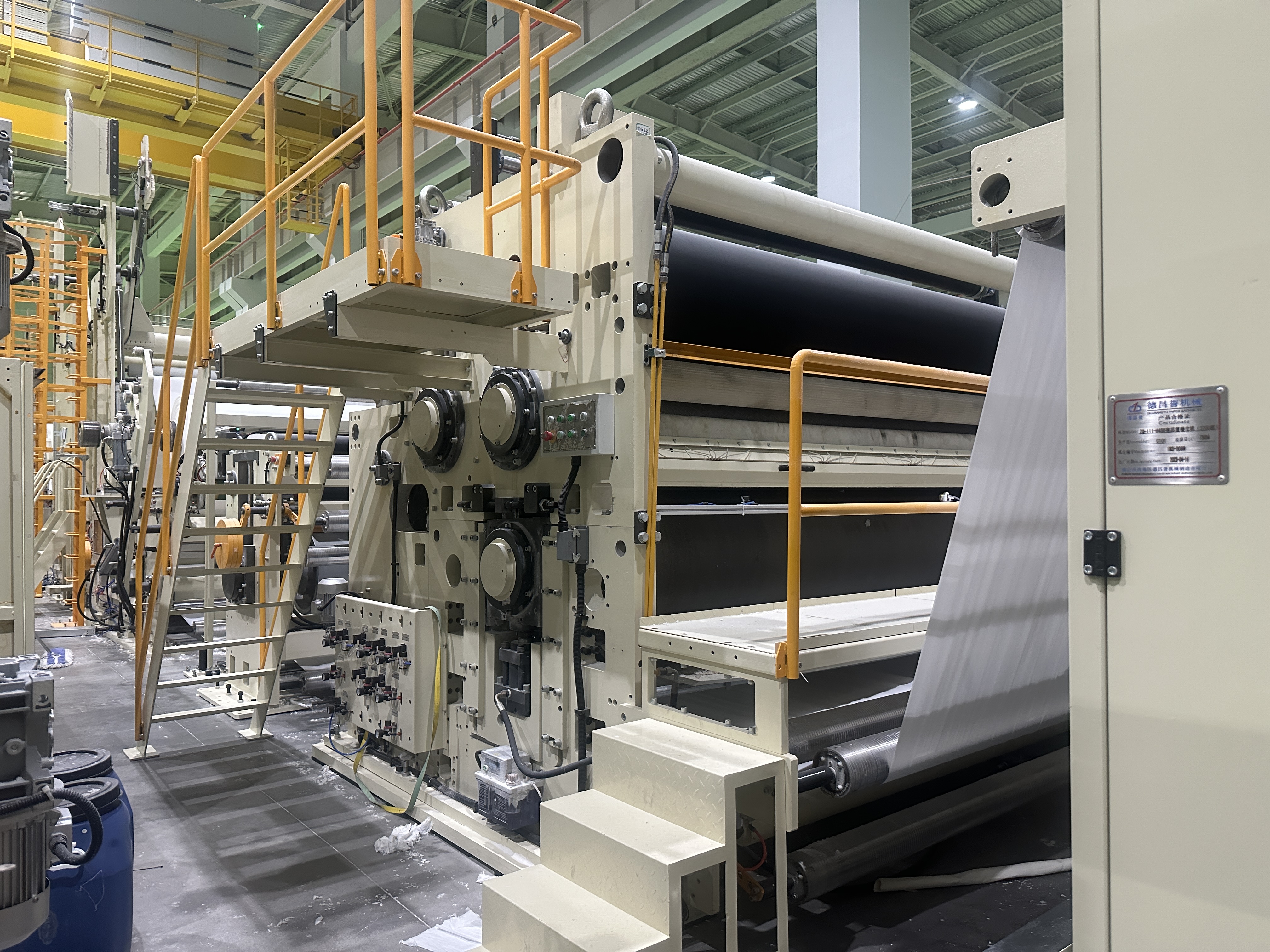 DCY tissue production line operating in the factory